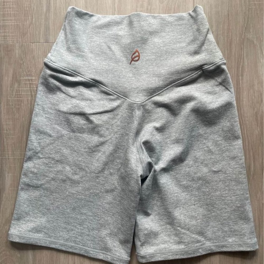 P'tula - The Bare Warmth Short : 6" - Ice Grey - XS